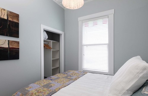 New Plymouth Villa | Villa on Courtenay - Enjoy Child-Friendly Comfort Near CBD