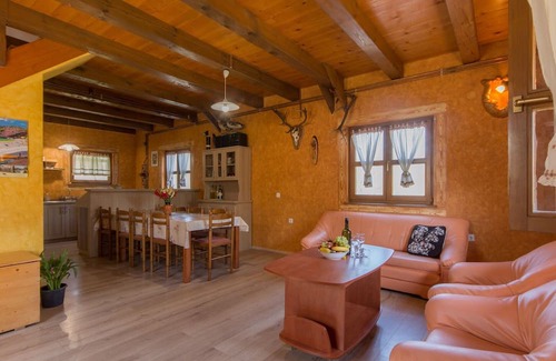 Brod Moravice House | Inviting Holiday Home in Kvarner with Outdoor Jacuzzi