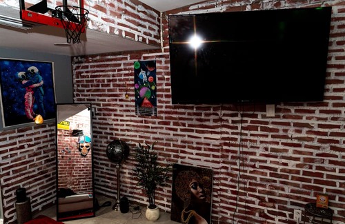 Temple Crest Apartment | Space jam experience Busch gardens!