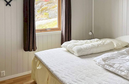 Gulen Municipality House | Family-Friendly 6-Person Holiday Home with Ocean Views