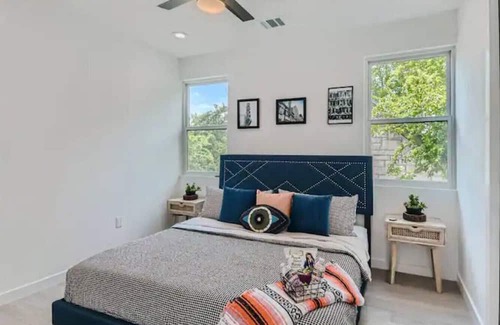 Austin House | Bright & Airy Austin Retreat Steps from Vibrant Nightlife!