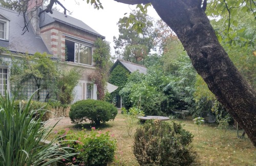 Saint-Avertin Bed & Breakfast | Studio Dans Grande Maison Piscine Proche Châteaux de la Loire