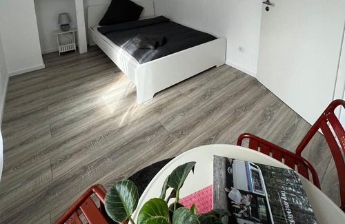 Ladenburg Apartment | Perfect Getaway at Meerdesign with Netflix for 8 Guests