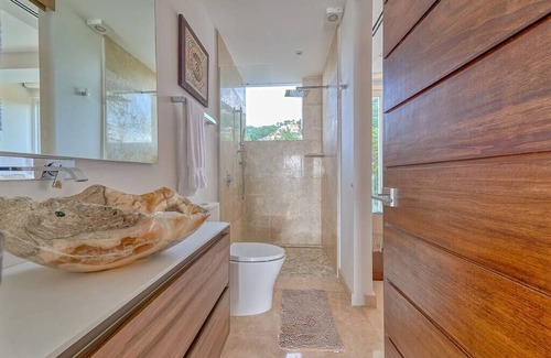 South Shore Hotel Area Apartment | Oceanfront 2BR Condo at Orchid with Pool & Ocean View