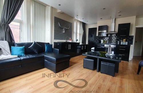 St George's Quarter Apartment | Two-Bedroom Apartment with Spa and Hot Tub in Merseyside