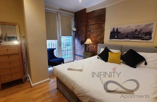 St George's Quarter Apartment | Two-Bedroom Apartment with Spa and Hot Tub in Merseyside