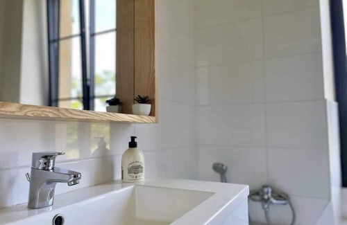 Cottun House | Elegant Cottun Priory with Kitchen Amenities in Melrose