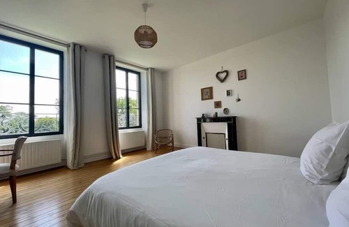 Cottun House | Elegant Cottun Priory with Kitchen Amenities in Melrose