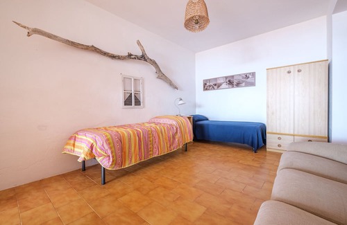 Canneto Apartment | Cozy Apartment 'Oleandro' with Private Terrace & Wi-Fi