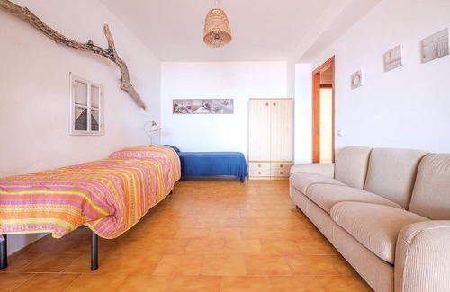 Canneto Apartment | Cozy Apartment 'Oleandro' with Private Terrace & Wi-Fi