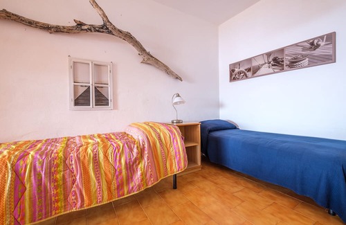 Canneto Apartment | Cozy Apartment 'Oleandro' with Private Terrace & Wi-Fi