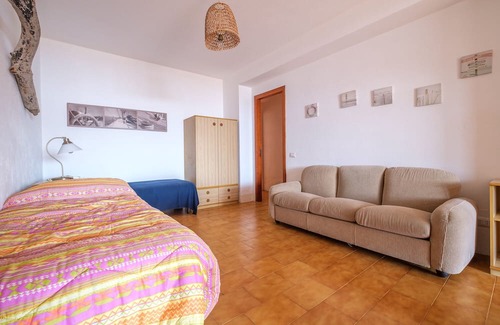 Canneto Apartment | Cozy Apartment 'Oleandro' with Private Terrace & Wi-Fi