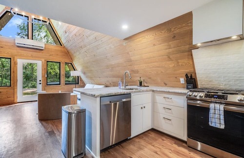 New Iberia Cabin | Pet-Friendly Modern A-Frame Cabin with Spa & Fireplace
