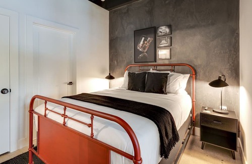 Nashville Apartment | Modern Studio with 2 Beds - Steps from Broadway