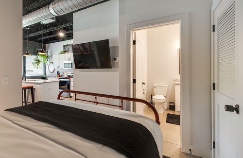 Nashville Apartment | Modern Studio with 2 Beds - Steps from Broadway