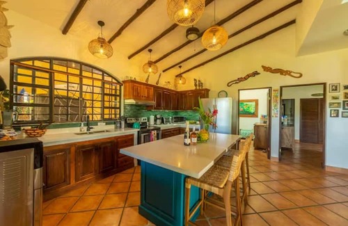 Hills of Esterillos House | Casa Leonie- relax in paradise!!!