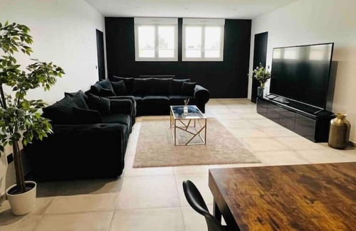 Livry-Gargan Apartment | Comfortable Apartment with Sauna near Charles de Gaulle