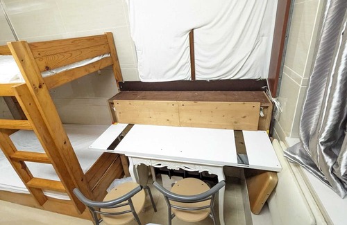Mong Kok House | Comfortable Hostels for 3 at Mongkok MTR Station