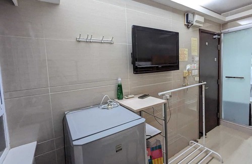 Mong Kok House | Comfortable Hostels for 3 at Mongkok MTR Station