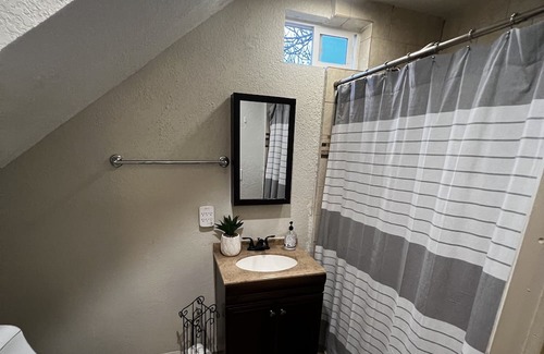 Roseville Apartment | Modern Studio with Full Kitchen, Ideal for Families