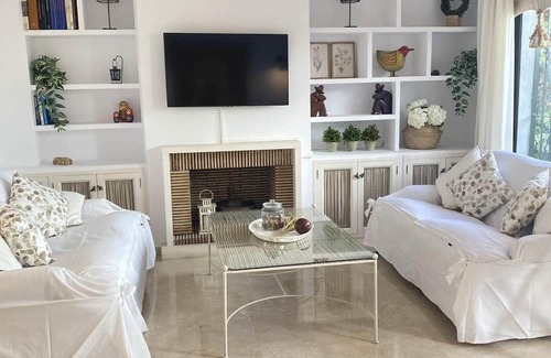Guadalmina Cottage | Relaxing Gite Marbella: Family-Friendly with Pool Access