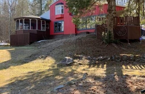 Saint-Etienne-De-Bolto Ski Chalet | The Natura Eastman -20 people with spa-4 acres