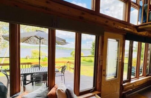 Le Haut-Saint-Francois Regional County Municipality Ski Chalet | Superb log cabin *Spa* *Waterfront*