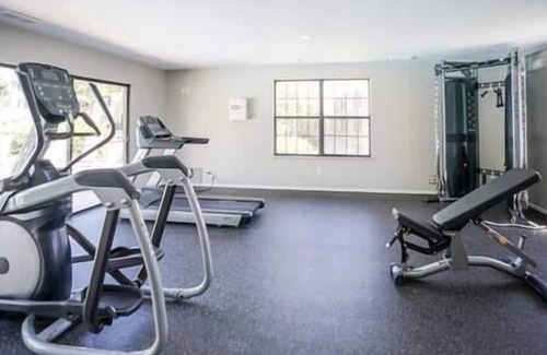 Monroeville Apartment | Charming Private Getaway with Full Kitchen Amenities