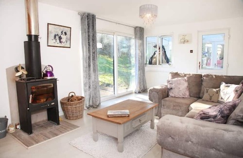 Westleigh House | Wood Lodge: Private Retreat with Outdoor Space on Tarka Trail