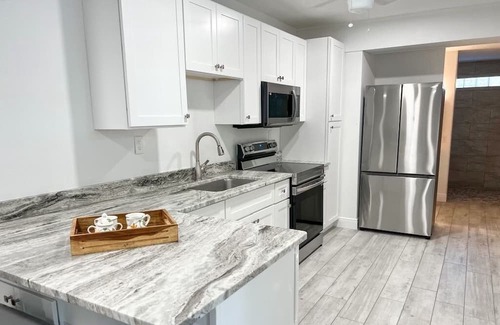 Roseland Apartment | Discover Roy's Retreat: Your Perfect Getaway Awaits