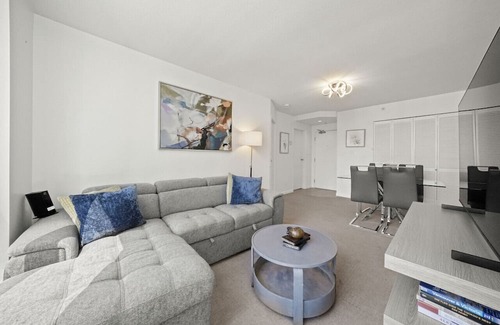 Coal Harbour Condo | Top-Rated 1 Bedroom Getaway in Coal Harbour Awaits You