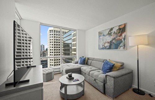 Coal Harbour Condo | Top-Rated 1 Bedroom Getaway in Coal Harbour Awaits You