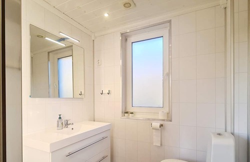 Lonevag House | Family-Friendly Holiday Home with Ocean View in Lonevåg