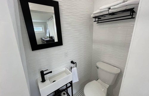 Paris Bed & Breakfast | Experience The Mulberry House on the Grand with Pool & Spa