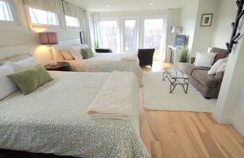 Paris Bed & Breakfast | Experience The Mulberry House on the Grand with Pool & Spa