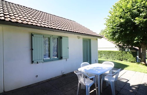 Arnac Cottage | Cozy Gite Arnac: Ideal for Families with Kitchen Access