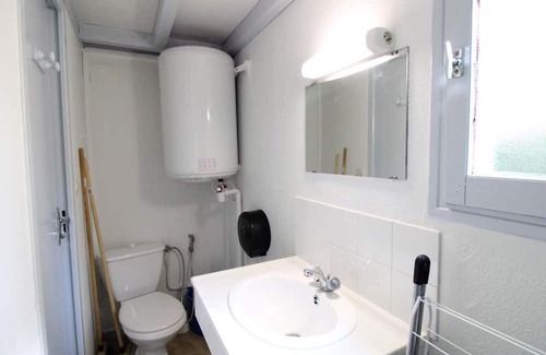 Arnac Cottage | Cozy Gite Arnac: Ideal for Families with Kitchen Access