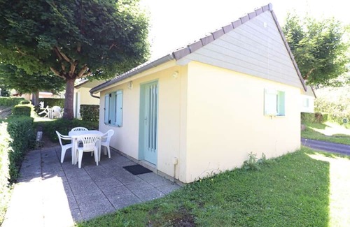 Arnac Cottage | Cozy Gite Arnac: Ideal for Families with Kitchen Access