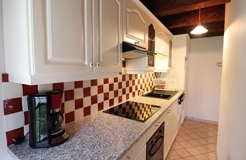 Saint-Poncy Cottage | Comfortable Gite Saint-Poncy: Family-Friendly Getaway