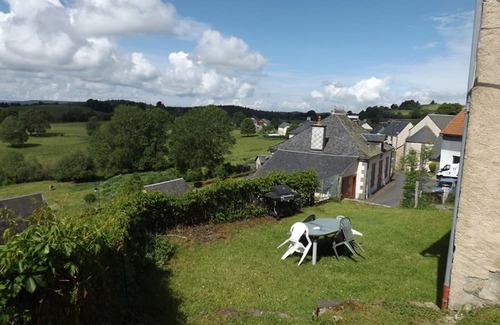 Montboudif Cottage | Gite Montboudif: Family-Friendly Retreat with Cozy Fireplace
