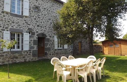 Saint-Cirgues-de-Malbert Cottage | Cozy Gite Saint-Cirgues-de-Malbert for 2 with Kitchen