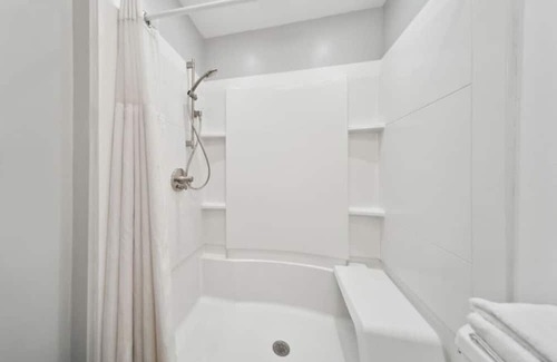 Akron Apartment | Cozy Highland Square Hideaway with Pet-Friendly Amenities