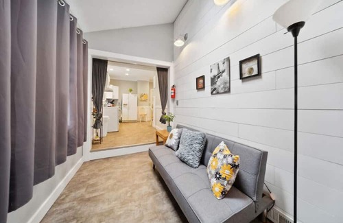 Akron Apartment | Cozy Highland Square Hideaway with Pet-Friendly Amenities