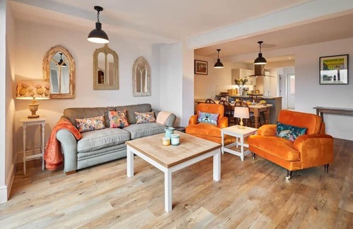 Hognaston House | Experience Comfort at The View at Orchard View Hotel