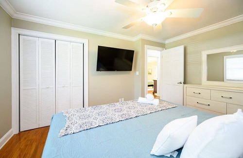 Socastee House | Relaxing Retreat: Private Dock & Hot Tub in King Suite