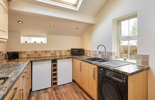 Matlock House | Pet-Friendly Stay at Church View Cottage - Perfect for Families
