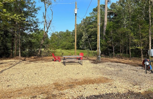 Starkville RV Rental | Campsite out of Starkville Mississippi. Great for MSU Games and Activities.