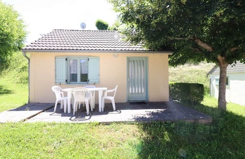 Arnac Cottage | Gite Arnac: Cozy 1 Bedroom Ideal for Families
