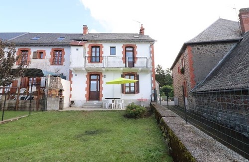 Drugeac Cottage | Gite Drugeac: Ideal 4-Bedroom Retreat for Up to 8 Guests