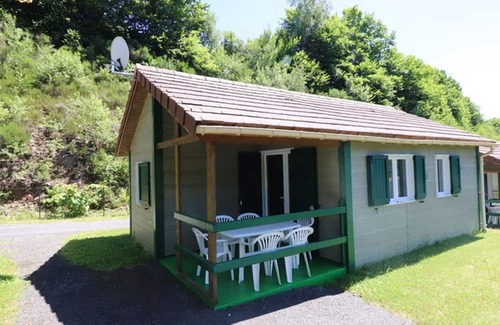 Arnac Cottage | Gite Arnac: Family-Friendly Retreat with Kitchen Access